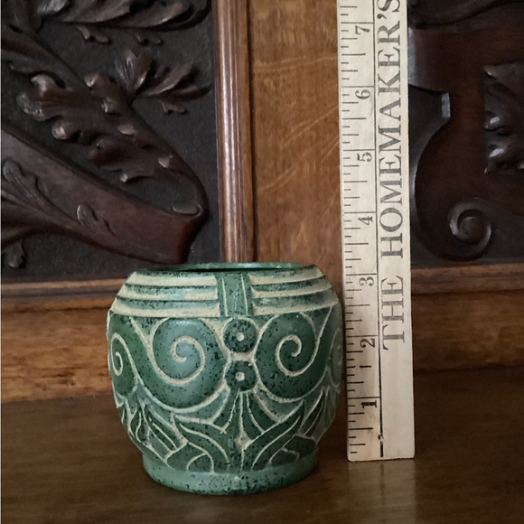 Claire Burke Pot/ Vase - Picture 4 of 11